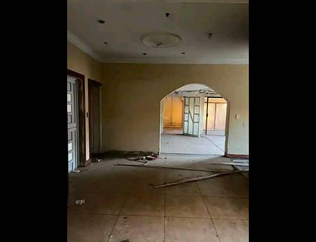 7 BEDROOM HOUSE FOR SALE IN SPRUITVIEW